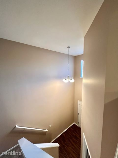 Building Photo - 3 br, 2.5 bath Townhome - 1798 N 177th Plz