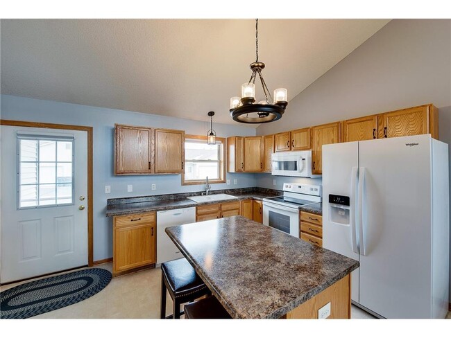 Building Photo - 1728 Ponderosa Ln