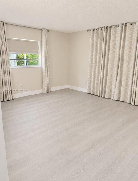 Foto del edificio - 22745 SW 65th Way