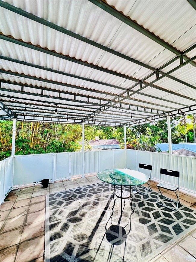 Foto del edificio - 1180 SW 22nd Terrace