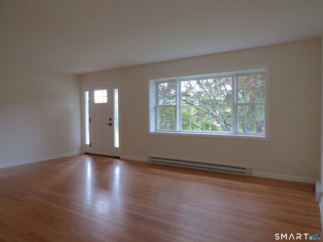 Foto del edificio - 211 Kent Hollow Rd