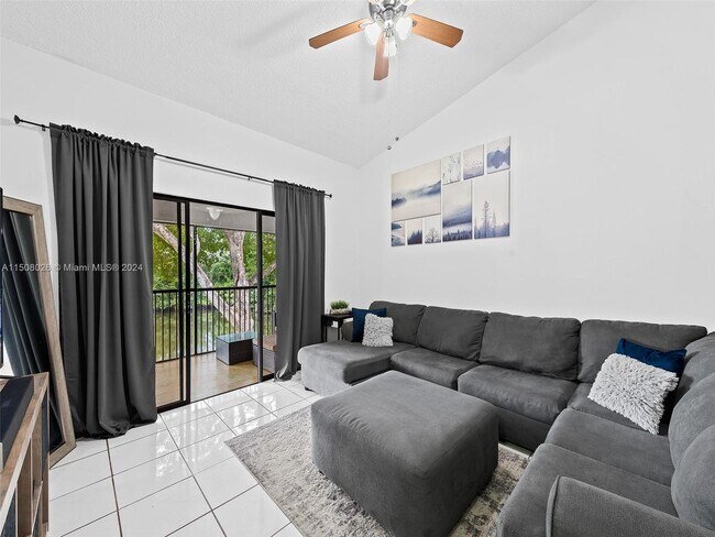 Foto del edificio - 3868 Carambola Cir N