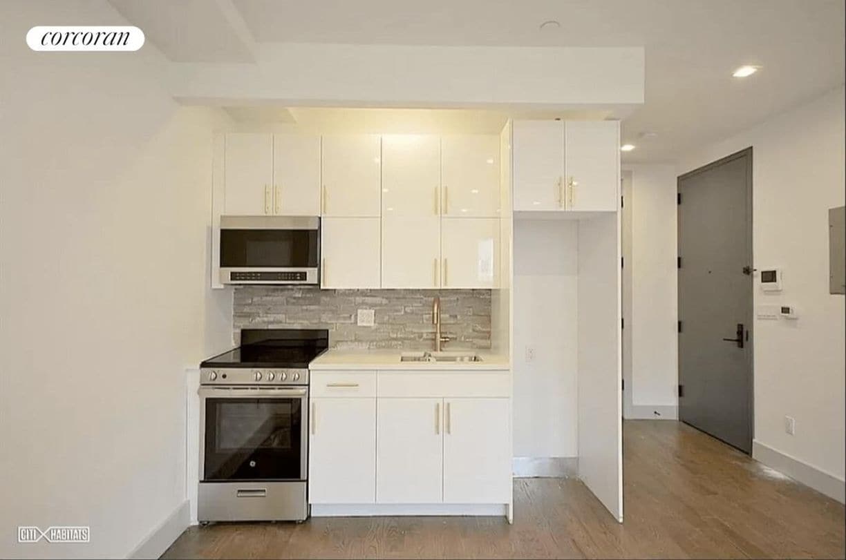 Building Photo - 894 New York Ave