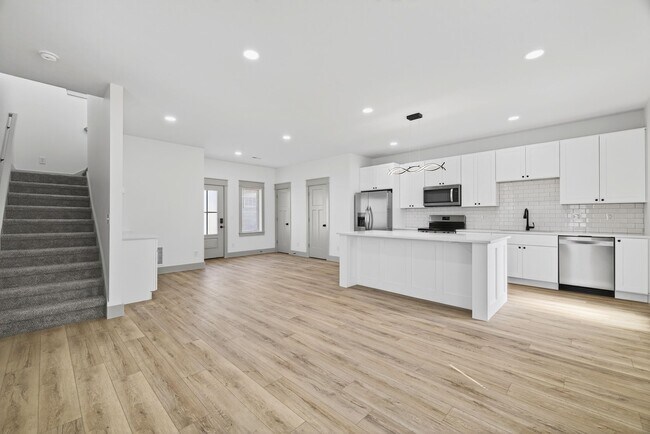 Foto del edificio - ***August 2026*** Brand New Luxury Build! 5 Bed, 5.5 Bath Townhome!