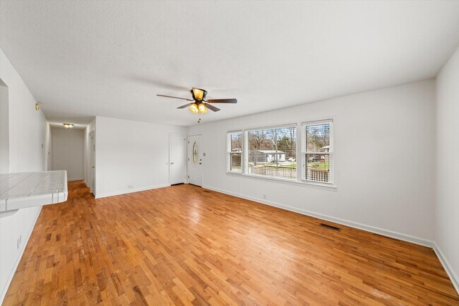 Foto del edificio - 6929 Mackin Ln