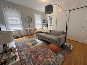 Building Photo - 62 Phillips St