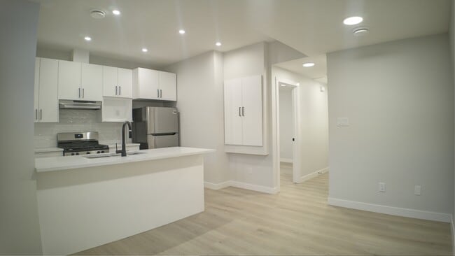 Building Photo - 10240-10157 157 St NW