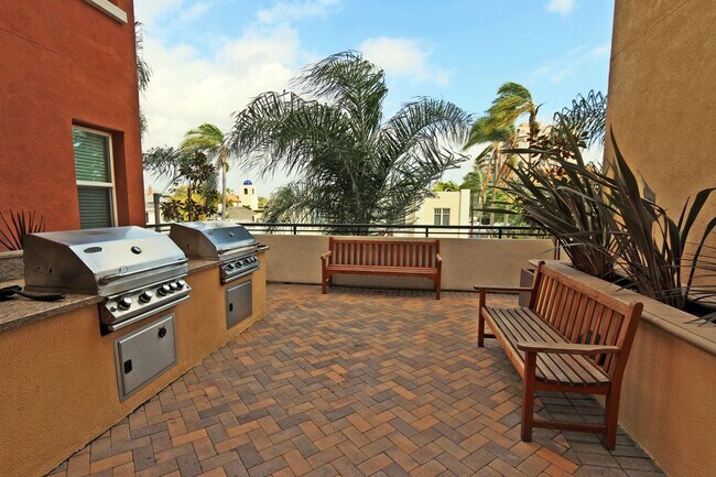 Building Photo - 3650 5th Ave