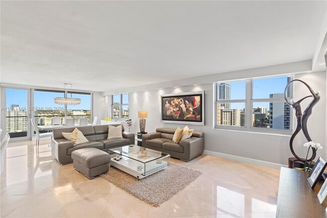 Building Photo - 1920 S Ocean Dr