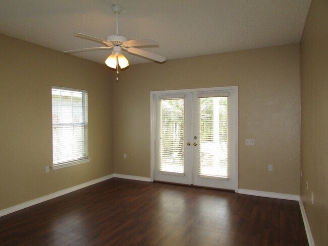 Building Photo - North Pensacola Home with Community Pool –...