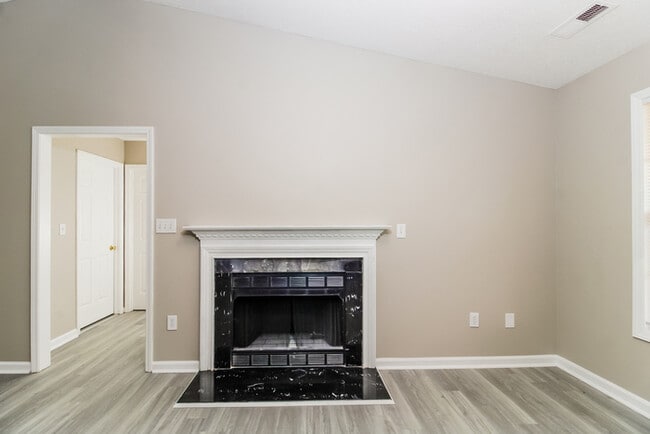 Building Photo - 146 Central Oaks Rd