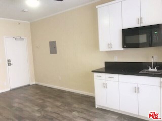 Foto del edificio - 814 S Hobart Blvd