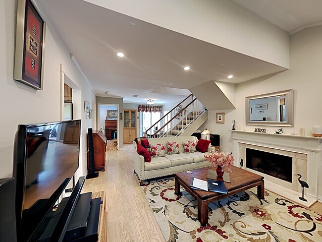Building Photo - 6839 Poppyview Dr