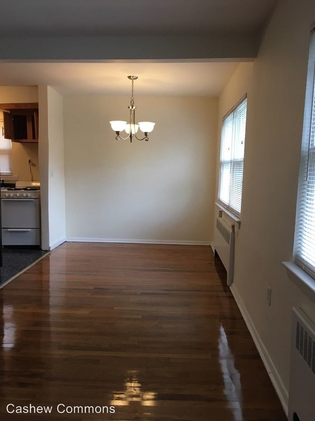 Building Photo - 61 Bross Pl