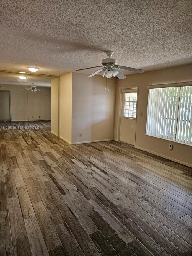 Building Photo - 441 Pine Glen Ln