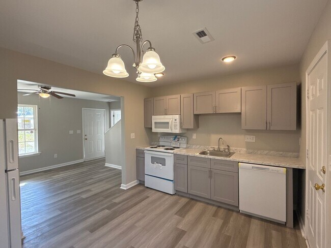 Building Photo - 1802 Sloan Dr