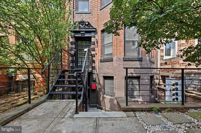 Foto del edificio - 3222 13th St NW