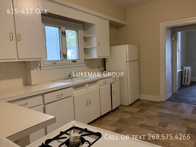 Building Photo - 415-417 Oak-