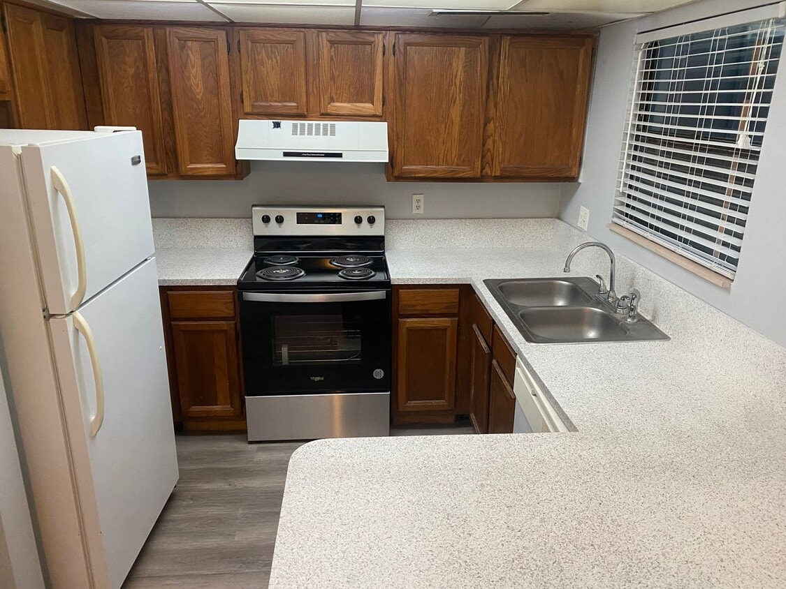 Primary Photo - Location is key! 876 SF Unit- 2 bd/ 1 ba n...