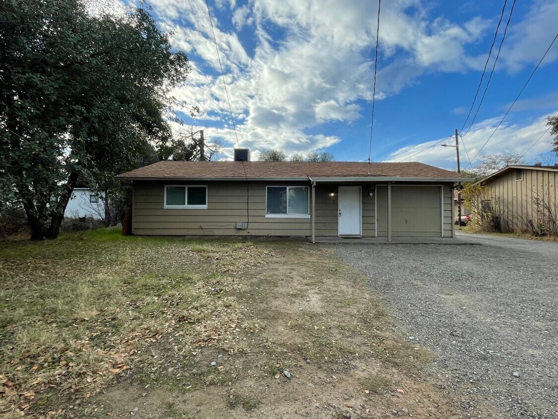 Primary Photo - Two Bedroom, One Bathroom Home In Convenie...