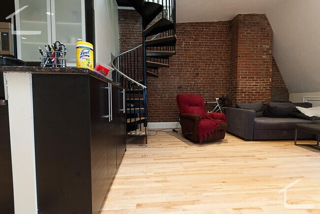 Foto del edificio - No Broker's Fee, Central Coolidge Corner Location, Central Heat/AC, Laundry on a Site