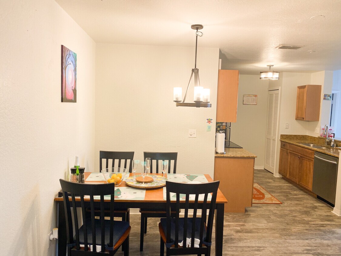 Entryway and Kitchen - 700 S Harbour Island Blvd