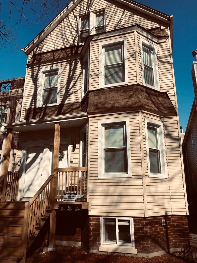 Photo - 1730 W Nelson St (Chicago, IL) Apartment
