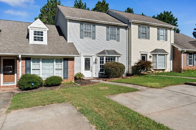 Foto del edificio - Beautifully Renovated Townhome (2BR/2.5BA)...