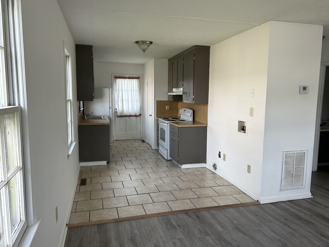 Building Photo - 12B Wren Ct NW