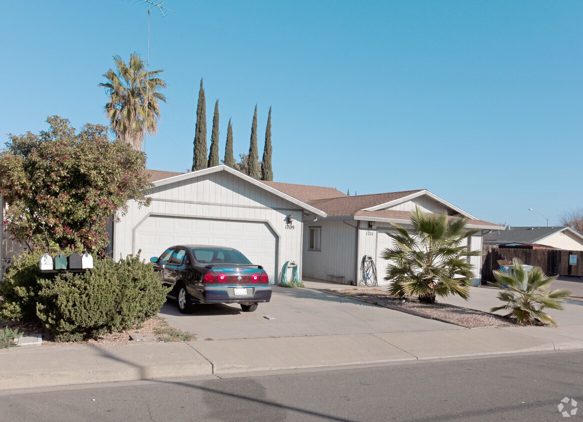 Foto del edificio - 1709-1711 Darby Ln