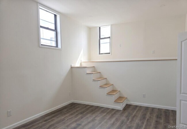 Foto del edificio - 70-28 45th Ave