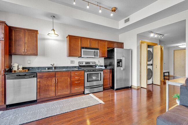 Building Photo - 106 W Seeboth St