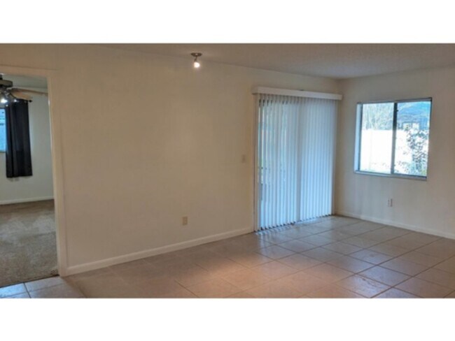 Building Photo - 3 Bedroom House, Palm Coast   www.WeRentSu...