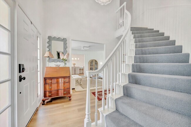 Foto del edificio - Luxury 5 Bed/4 Bath Pool Home on a Golf Course in Central Sarasota