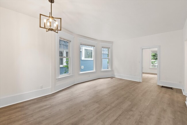 Foto del edificio - 2026 E Kenilworth Pl