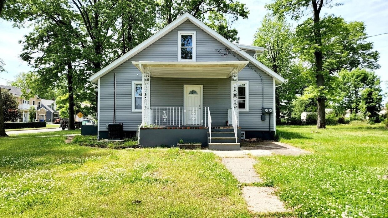 Primary Photo - 111 Demorest Ave