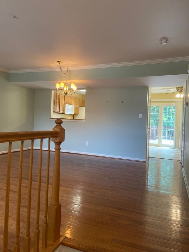 Foto del edificio - Charming 3 Bedroom/2 Full Bath/2 Half Bath Townhome in Constant Friendship, MD!