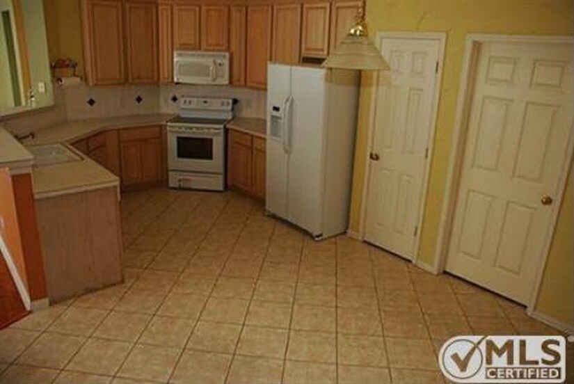 Building Photo - 3020 Sawtooth Dr