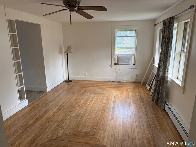 Foto del edificio - 82 Mountain Rd