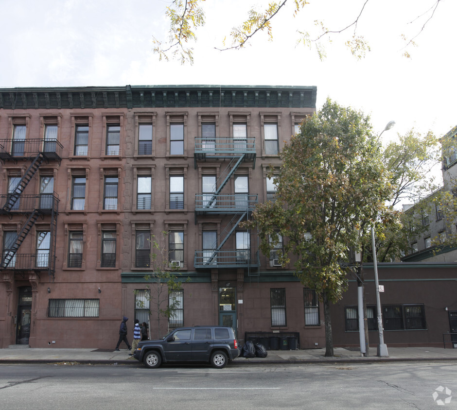 Foto del edificio - 1077 Bedford Ave