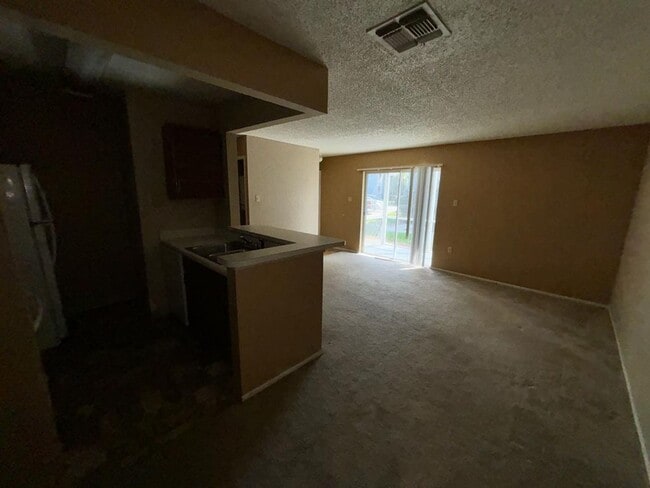Building Photo - Excellent 1BD/1BA Apartment of Arbors of S...
