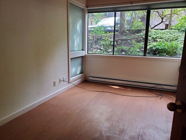 Dormitorio - 101 E Cooper Ave