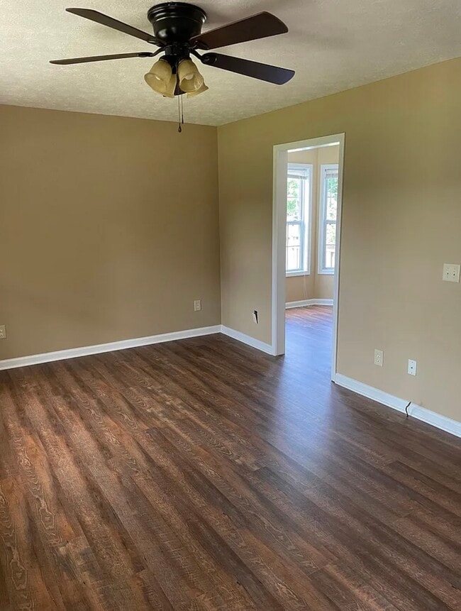 Building Photo - 928 Nottingham Dr