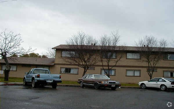 Foto del edificio - 590 Stoney Ct