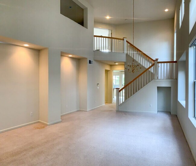 Building Photo - Lakeside Community 5 Bedroom Evergreen Home