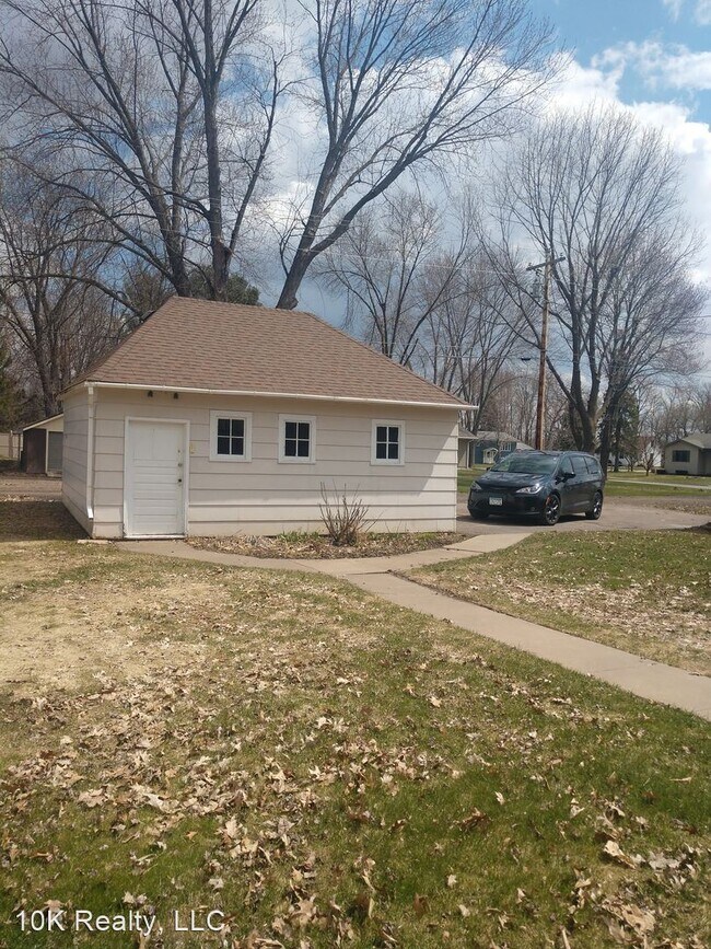 Building Photo - 2 br, 1 bath House - 415 Central Ave N