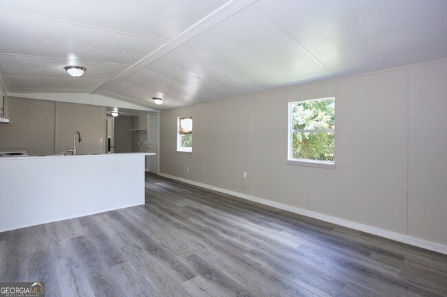 Building Photo - 340 Towler St