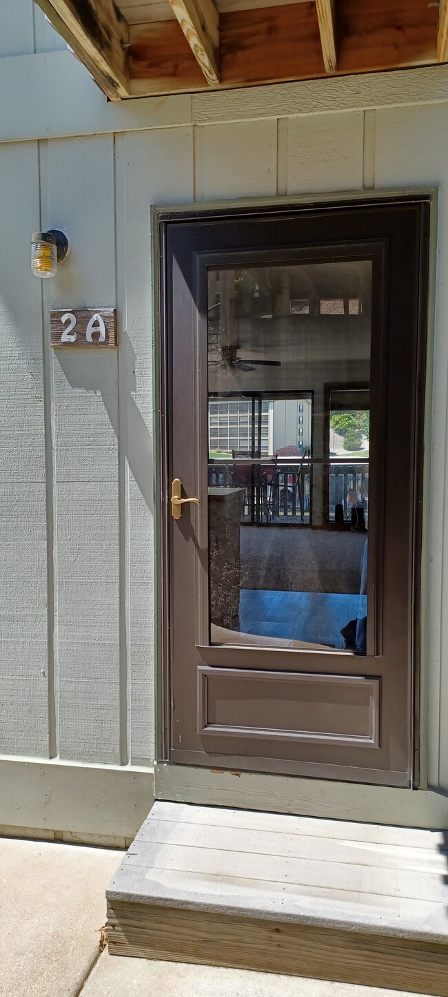 Foto del edificio - 150 Southwood Shores Pl