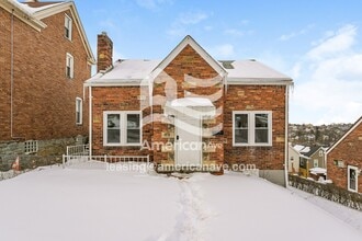 Building Photo - 1818 Plainview Ave