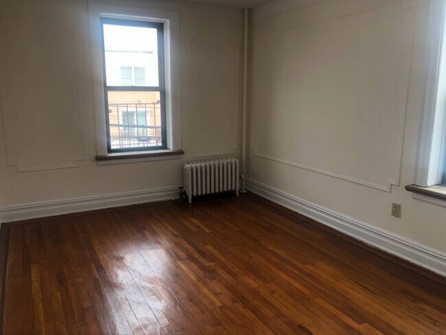 Foto del edificio - 124 Parrott Pl